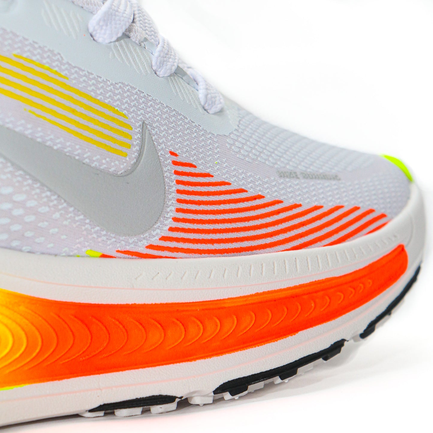 NUEVOS NKE ZOOMX VOMERO 18